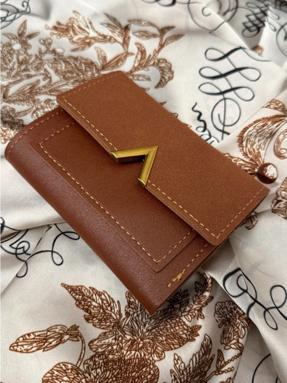 Minimalist Brown Wallet Women’s Small Faux Leather Wallet Gold V Clasp Compact